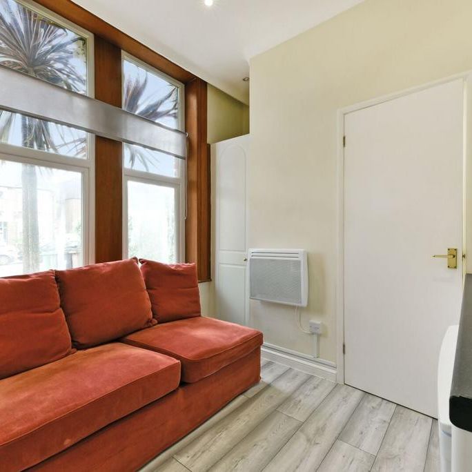 Studio to rent - Photo 1