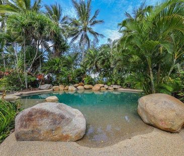 PERFECTION IN PALM COVE - FULLY FURNISHED ONE BEDROOM UNIT - Photo 2