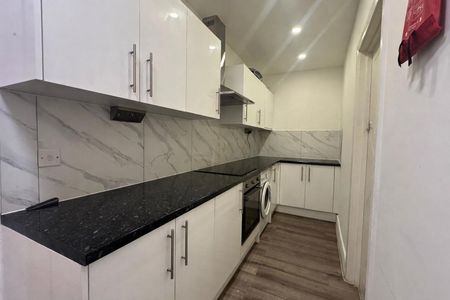 Stuart Crescent, Hayes UB3, London - Photo 2