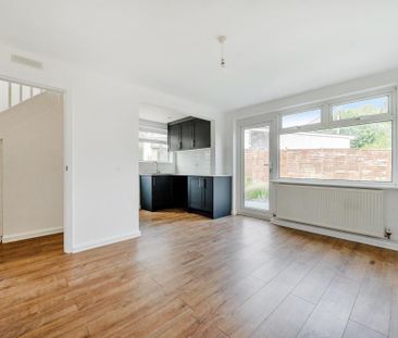 3 bedroom semi-detached house to rent - Photo 3