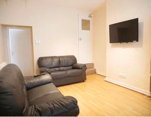 4 Bed Terraced House, Gregory Boulevard, NG7 - Photo 1