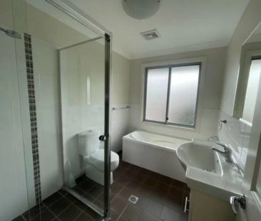 “Picture perfect townhouse!” - Photo 2