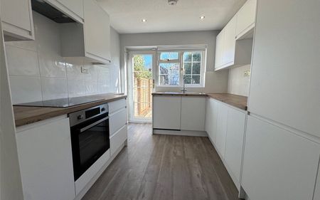 Parkway, Weybridge, Surrey, KT13 - Photo 5