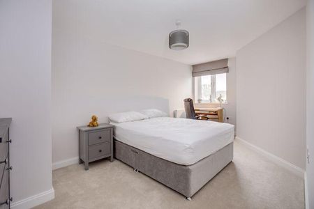 2 bedroom retirement property to rent - Photo 3