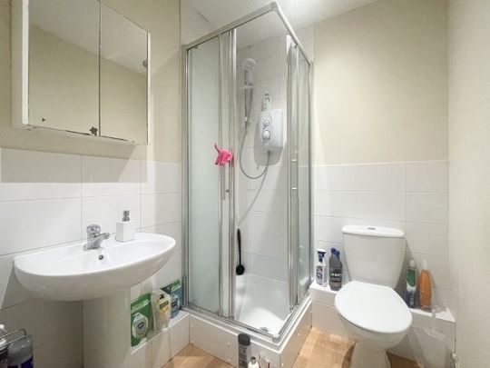 Pettacre Close, SE28 - Photo 1