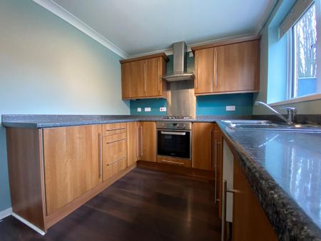 3 bedroom semi-detached house to rent - Photo 2