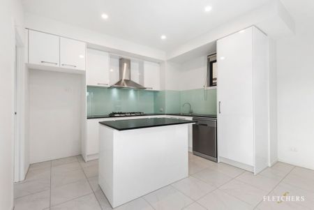 Perfect Townhouse - Stones Throw to Burwood One Shopping Centre - Photo 3