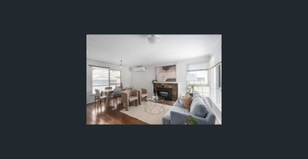 PERFECTLY POSITIONED FAMILY HOME!! - Photo 2