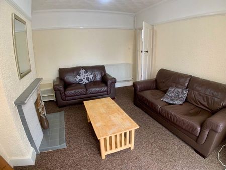 3 bedroom semi-detached house to rent - Photo 2