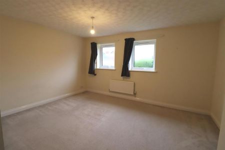 4 bedroom detached house to rent - Photo 3