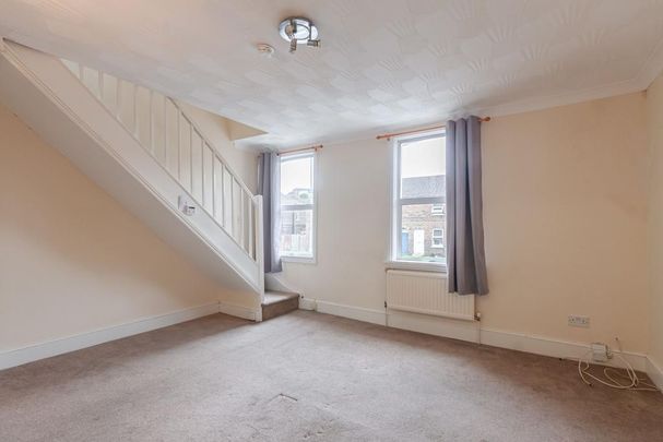 2 bedroom maisonette to rent - Photo 1