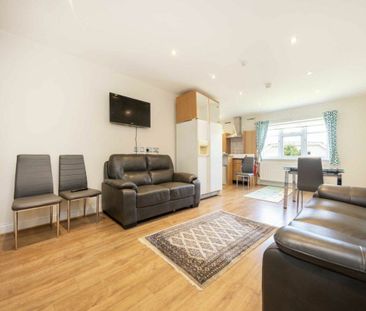 Queens Way, Hendon, NW4 - Photo 1