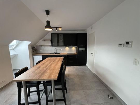 Superbe studio de +/- 45 m² en face de la gare - Photo 1