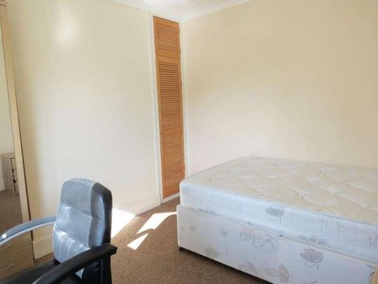 Bedroom Detached House In Winton, BH9 - Photo 1