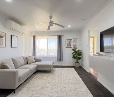 CHARMING & COMFORTABLE FAMILY HOME! - Photo 1