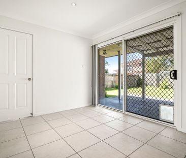 Beautifully Presented Home on Thomas Street! - Photo 3