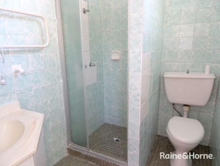 Private Two Bedroom Garden Flat - Photo 5