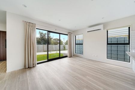 Modern 4BR Family Home in Blockhouse Bay - Photo 4