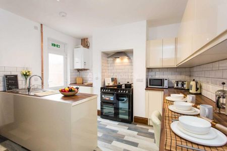 1 bedroom in a house share to rent - Photo 2