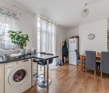 3 bedroom flat to rent - Photo 1