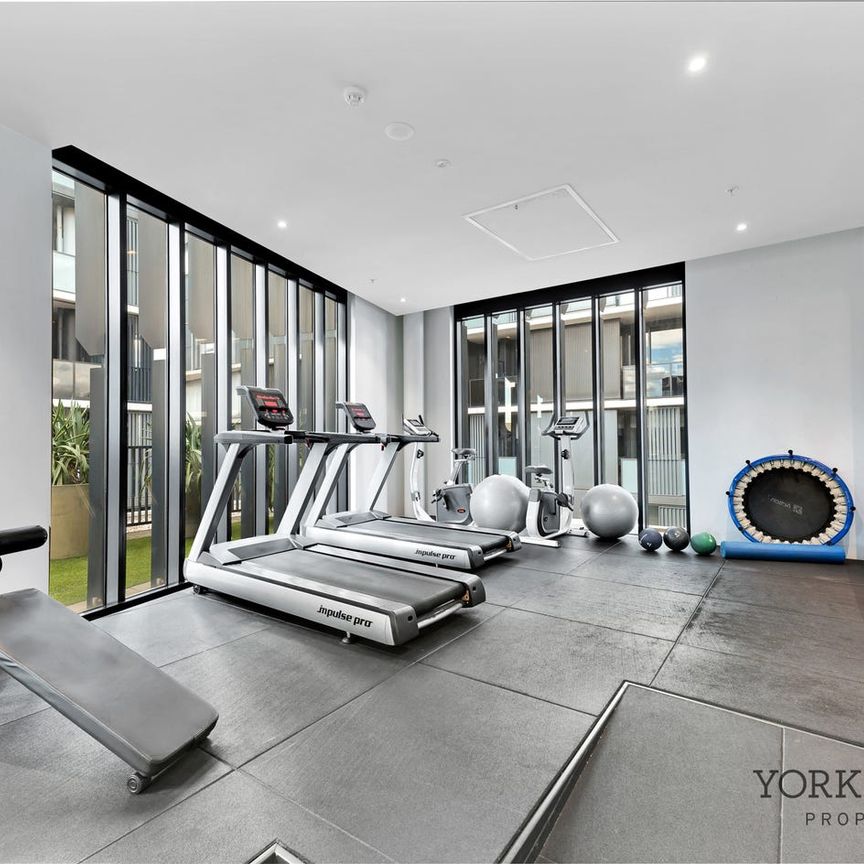 Luxe Living in Collingwood - Photo 1