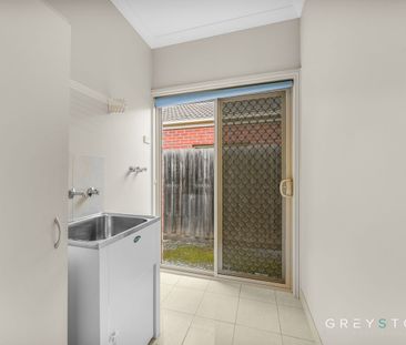 Comfortable Family Living in a Convenient Burnside Heights Location! - Photo 5