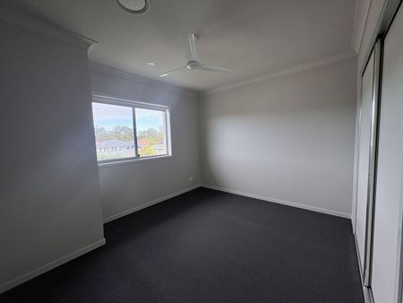 FRESHLY PAINTED & BRAND-NEW CARPETS - Simple and Modern Townhouse Living - Photo 4