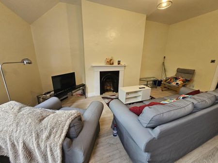 4 bedroom flat to rent - Photo 4