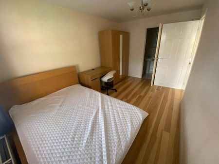 4 bedroom semi-detached house to rent - Photo 2