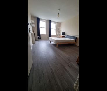 Room in a Shared House, Kirkland Walk, E8 - Photo 4