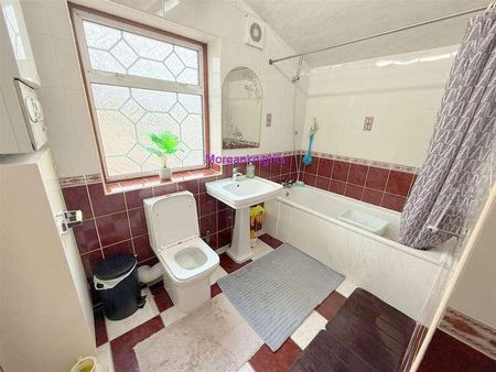 Plashet Grove, Eastham, E6 - Photo 4