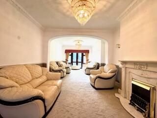 5 bedroom house to rent - Photo 1