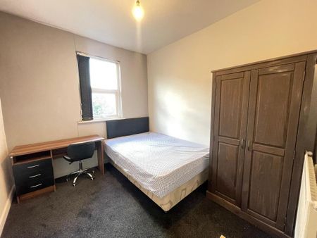 2 bedroom semi-detached house to rent - Photo 2