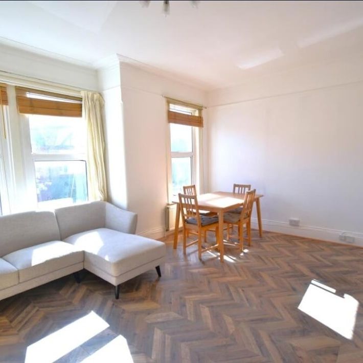 3 Bed Flat, Stuart Road, W3 - Photo 1