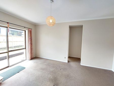 Family House In Henderson - Photo 4