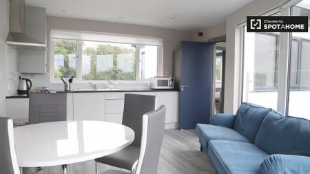 Room in 7-bedroom apartment for rent in Whitehall, Dublin. - Photo 4