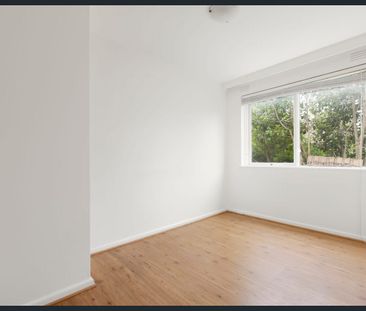 Fantastic Ground Floor Apartment in Prime Elsternwick Location - Photo 1