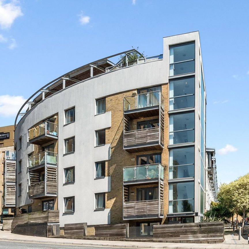 2 Bed Flat, Sharpthorne Court, BN1 - Photo 1