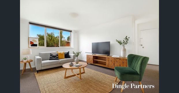 Spacious Two Bedroom Apartment - Photo 1