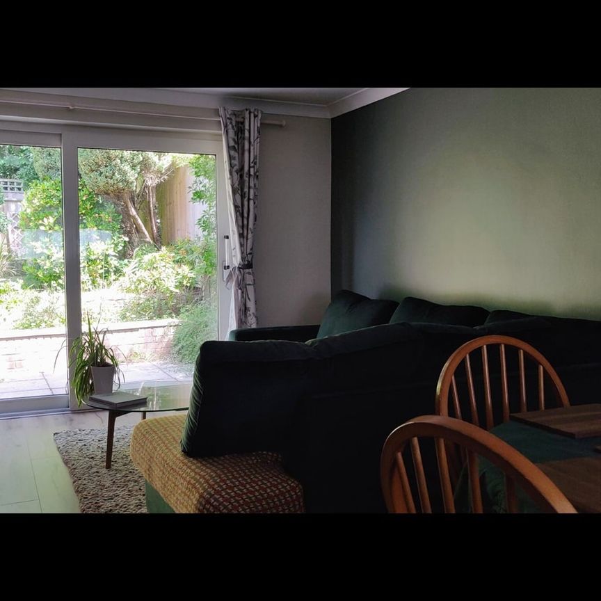 3 Bed Semi-Detached House, Balmoral Close, SO16 - Photo 1
