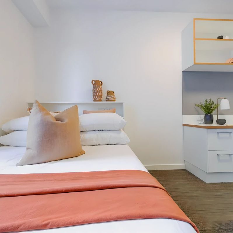 Deluxe Studio with Double Bed - East(High floor Level 16-20 ) - Photo 1