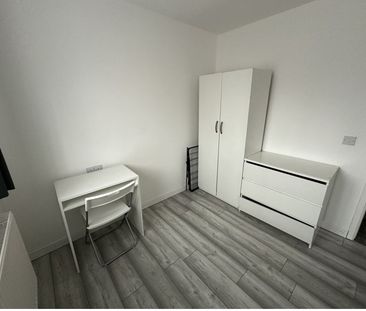 Room in a Shared House, Priory Street, E3 - Photo 1