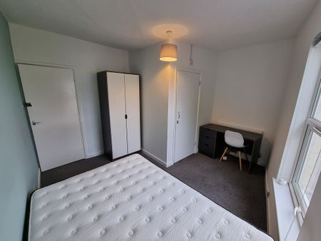 5 Bed Student Accommodation - Photo 4