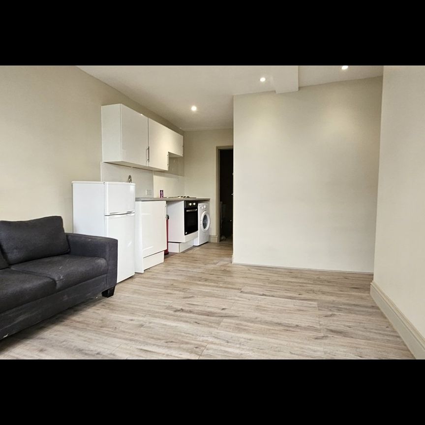1 Bed Flat, Camden Road, NW1 - Photo 1