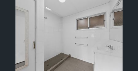 Spacious & Well-Located Family Home in the Heart of Kingston - Photo 3