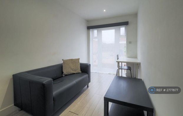 1 bedroom in a house share to rent - Photo 1