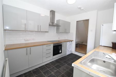 3 bedroom private hall to rent - Photo 4