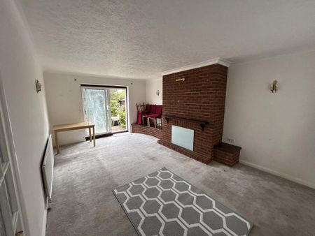 3 bedroom semi-detached house to rent - Photo 2