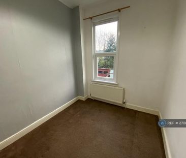 3 bedroom end of terrace house to rent - Photo 4