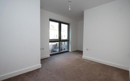 A good size property, with a spacious balcony. There is an allocated parking space too! - Photo 3